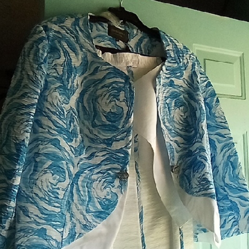 Blue and White Floral Jacket With Skirt Size 24